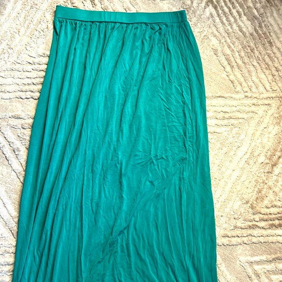 LOFT Dresses & Skirts - LOFT bright green maxi skirt, stretchy w/ elastic waist size S